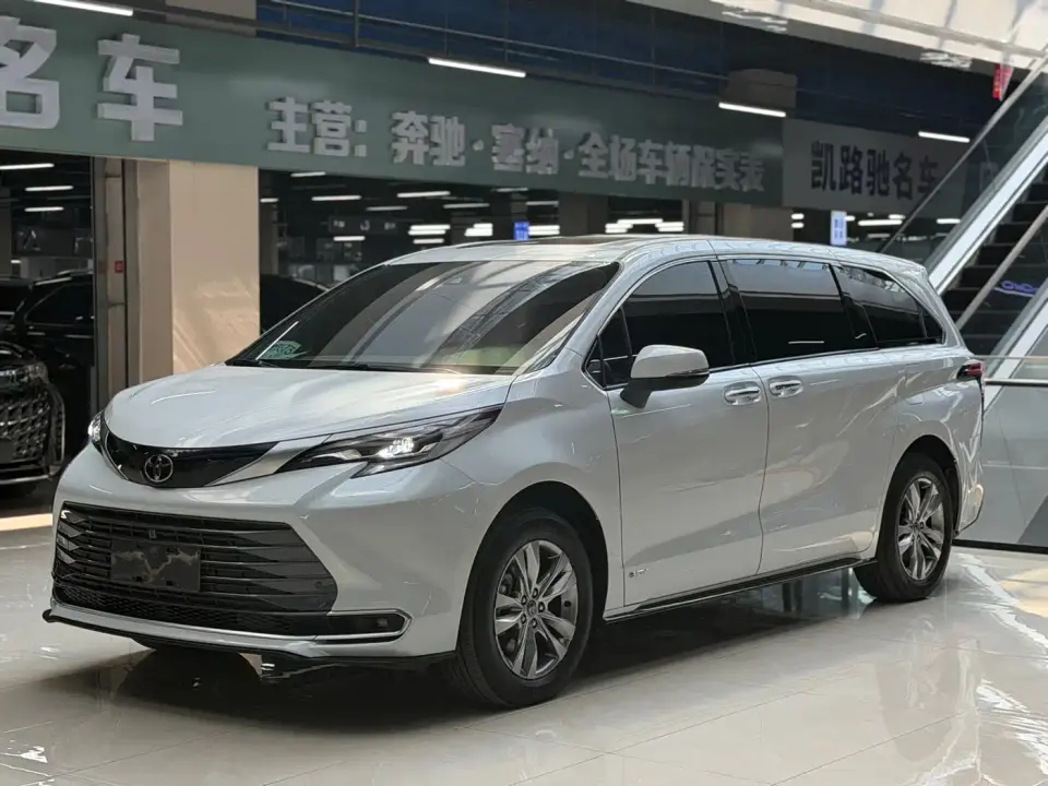 Toyota Sienna 2.5L Hybrid 4WD Premium Edition 2024