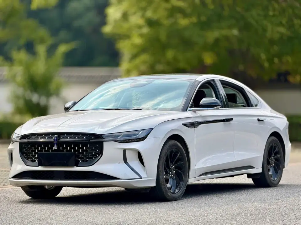 Lincoln Z 2.0T Premium Hybrid 2025