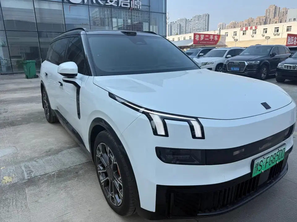 Lynk & Co 900 2.0T Ultra 2025