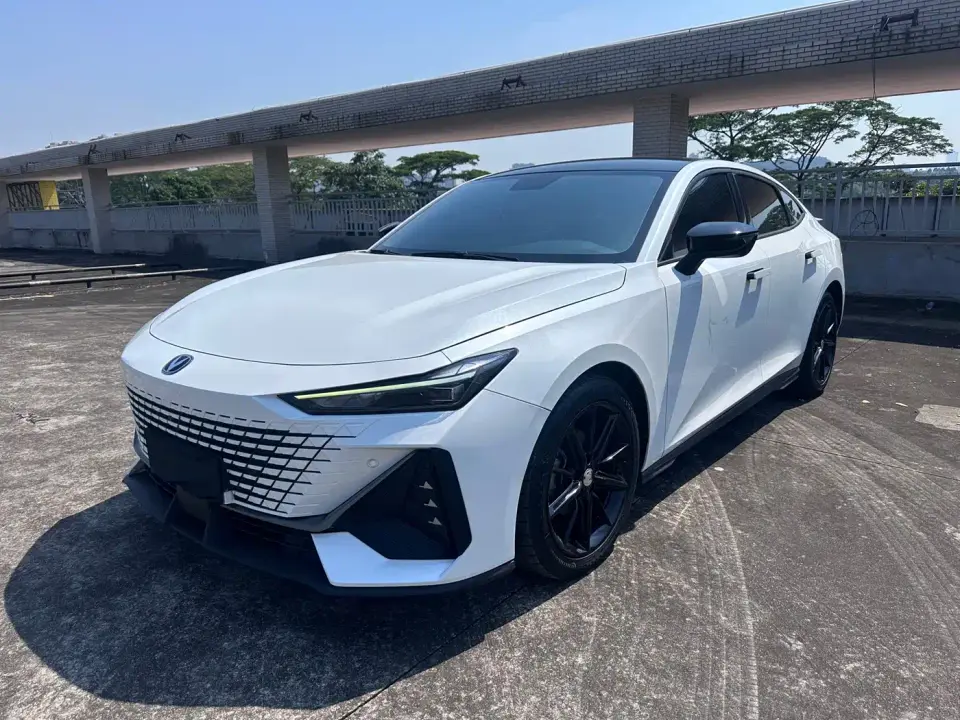 Changan UNI-V 1.5T Luxury Edition 2023