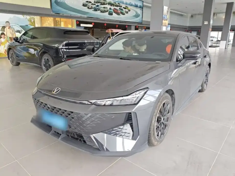 Changan UNI-V 1.5T Deluxe 2025