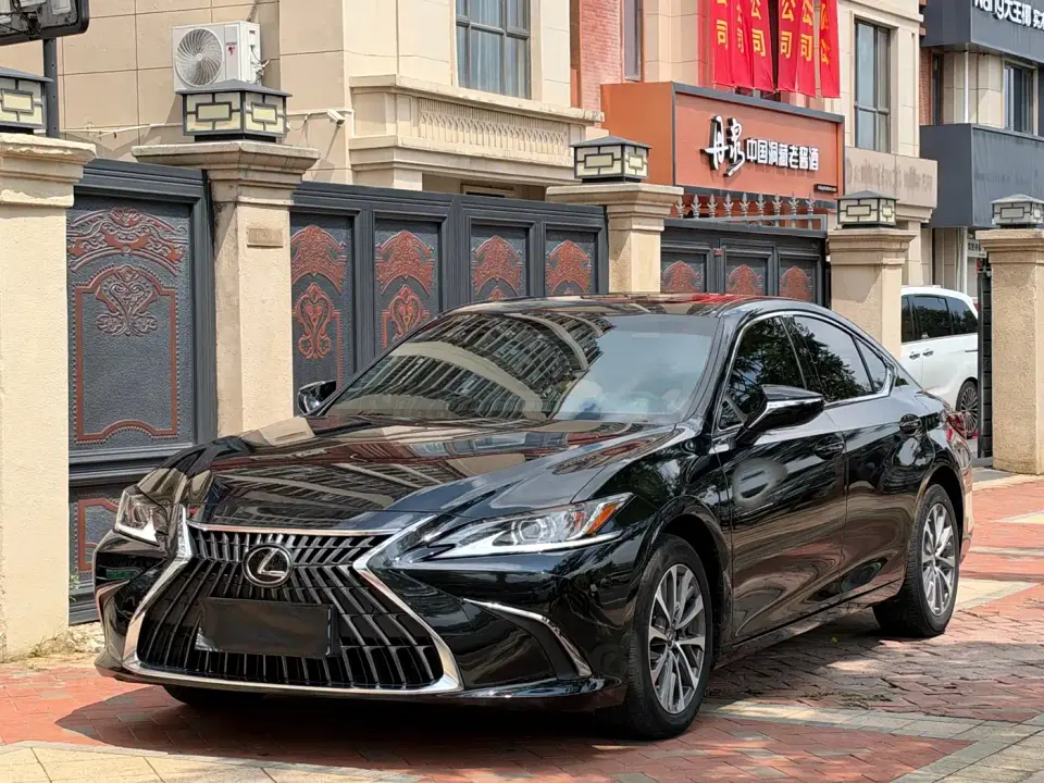Lexus ES 200 Excellence Edition 2022