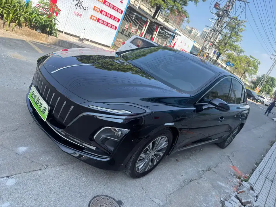Hongqi E-QM5 Model 610km PLUS 2024