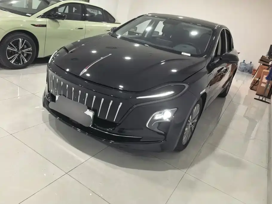 Hongqi E-QM5 Model 610km PLUS 2024