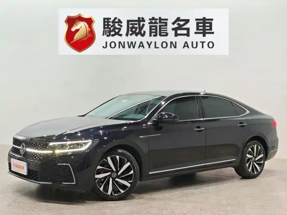 Volkswagen Passat 330TSI Starlight Luxury Edition 2022