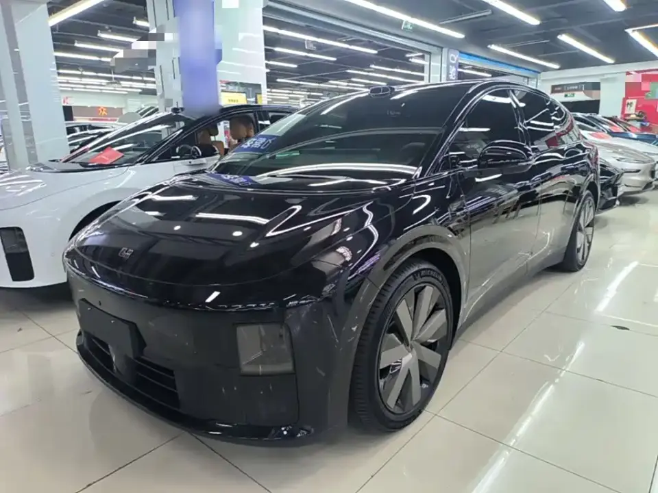 Li Auto i6 4WD Base Model 2025