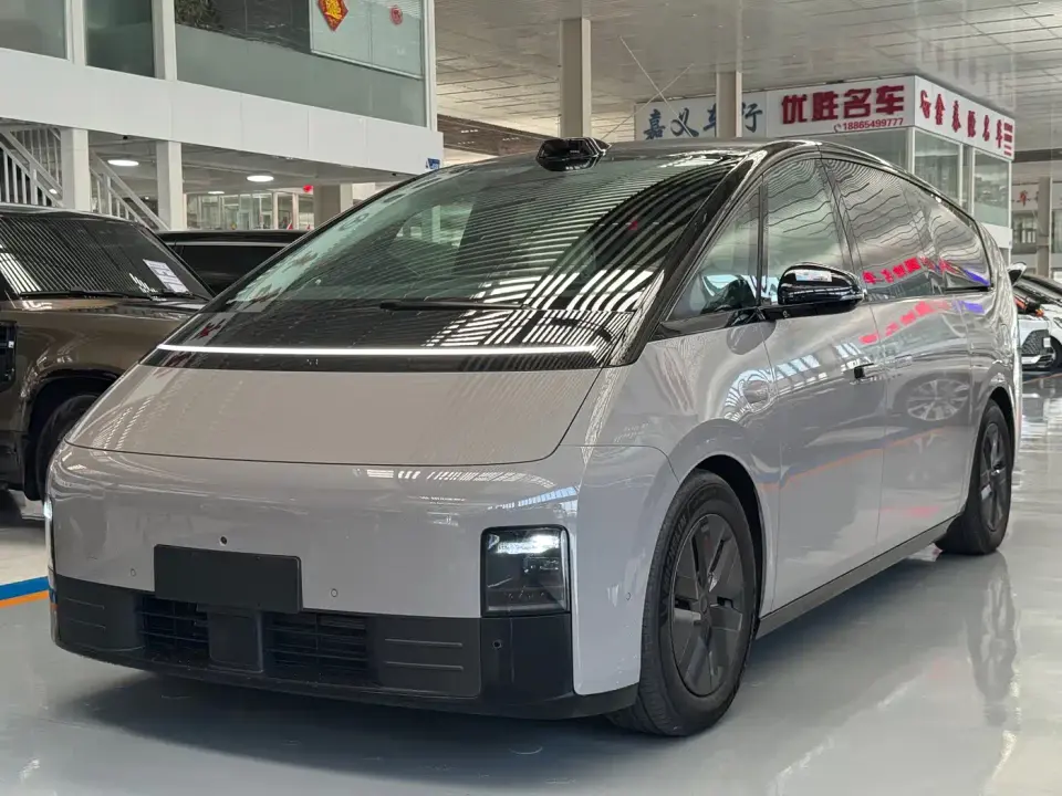 Li Auto MEGA Ultra 2024