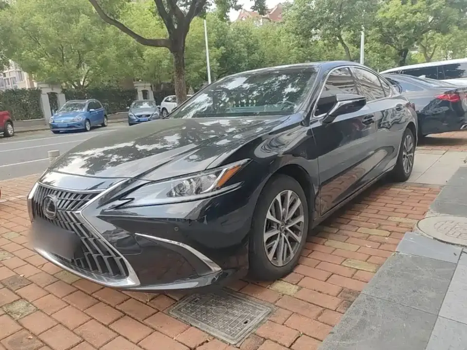 Lexus ES 200 Luxury Edition 2024