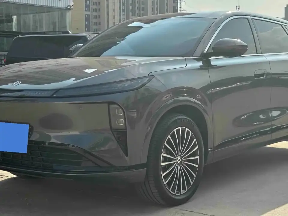 Dongfeng Aeolus L8 Plug-in Hybrid 2025