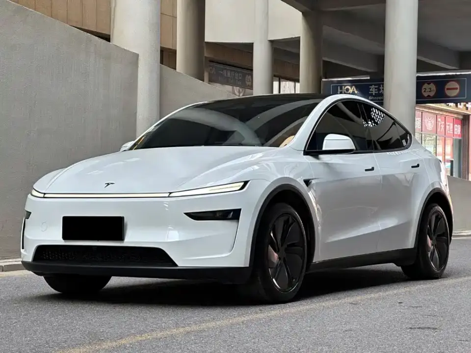 Tesla Model Y Rear-Wheel Drive 2025