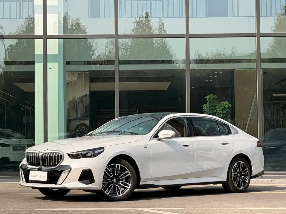 BMW 5 Series 530Li Leading M Sport Package 2025