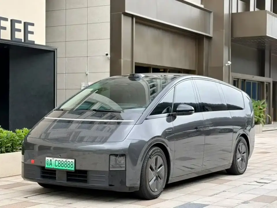 Li Auto MEGA Ultra 2024
