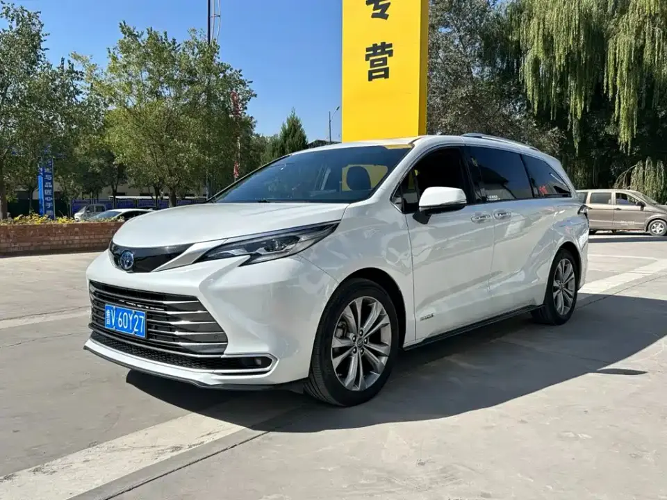 Toyota Sienna 2.5L Hybrid Premium Edition 2023