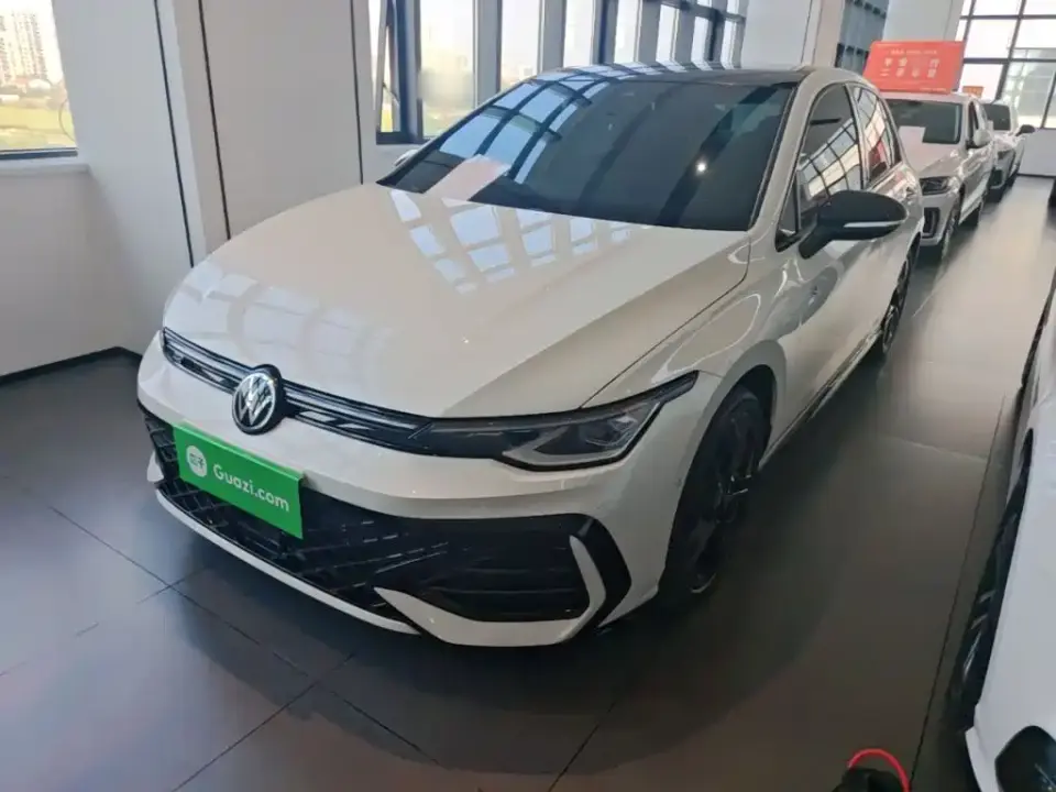 Volkswagen Golf 300TSI R-Line 2024