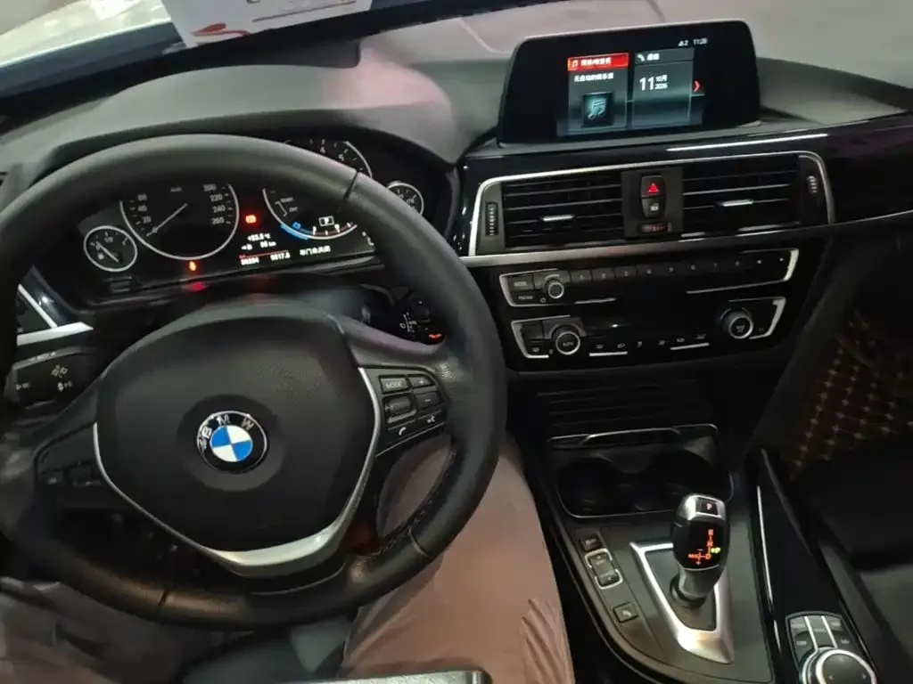 BMW 3 Series GT 320i Fashion Model 2019 — фото 10