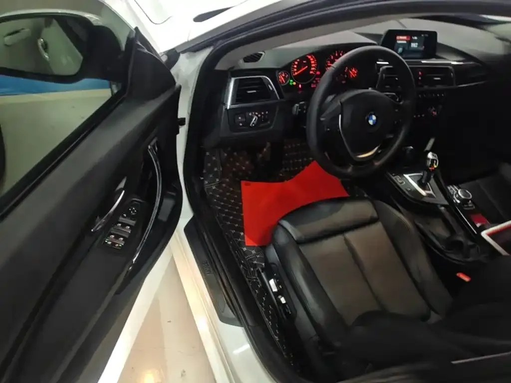 BMW 3 Series GT 320i Fashion Model 2019 — фото 16