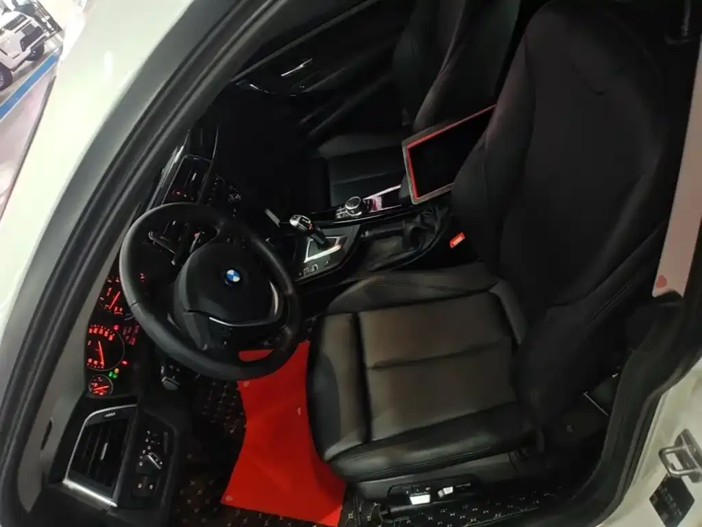 BMW 3 Series GT 320i Fashion Model 2019 — фото 15