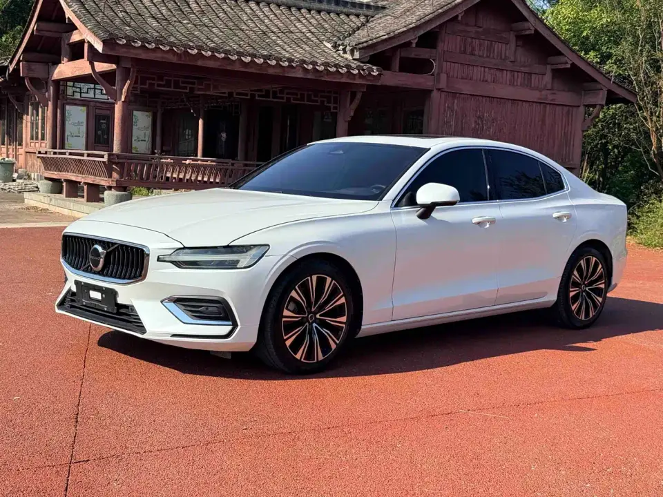 Volvo S60 B4 Elegance Luxury Edition 2024