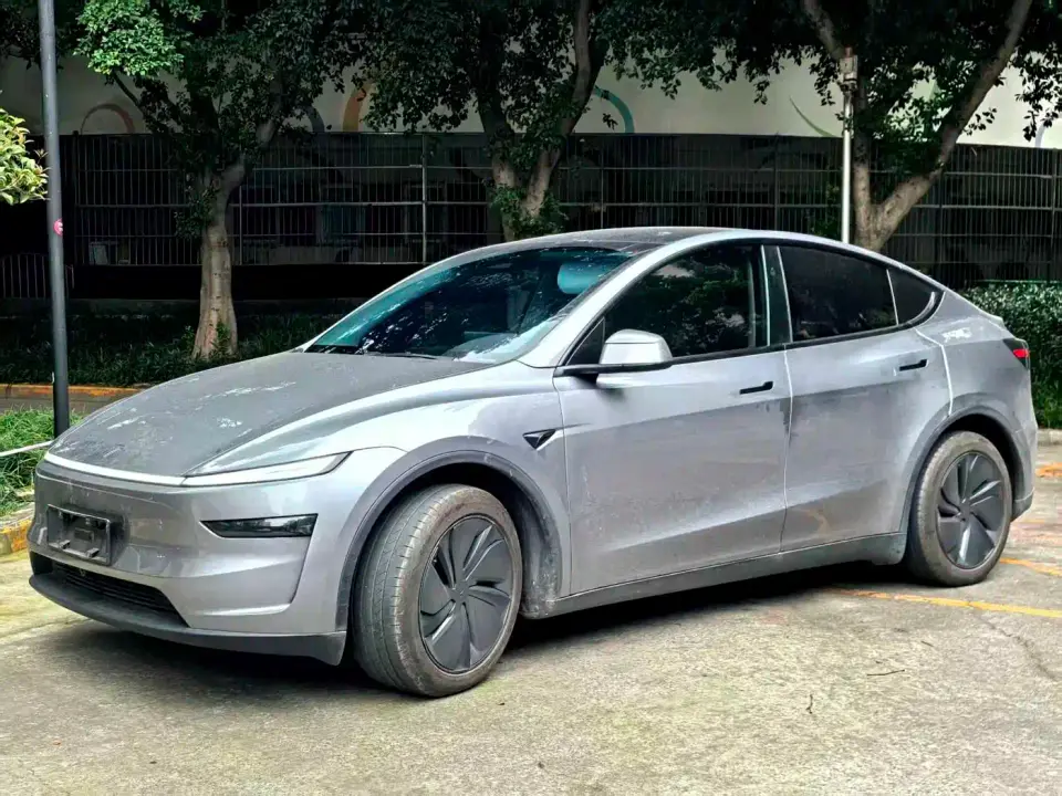 Tesla Model Y Rear-Wheel Drive 2025