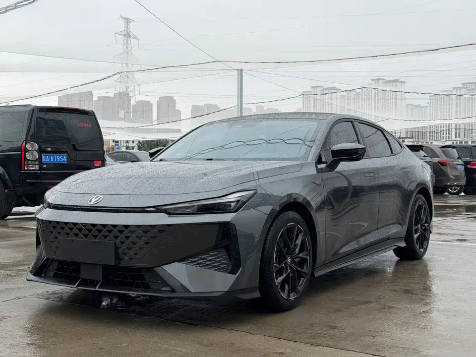 Changan UNI-V 1.5T Deluxe 2024