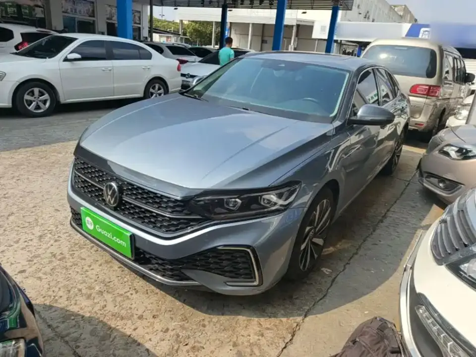 Volkswagen Passat 330TSI Starlight Luxury Edition 2022
