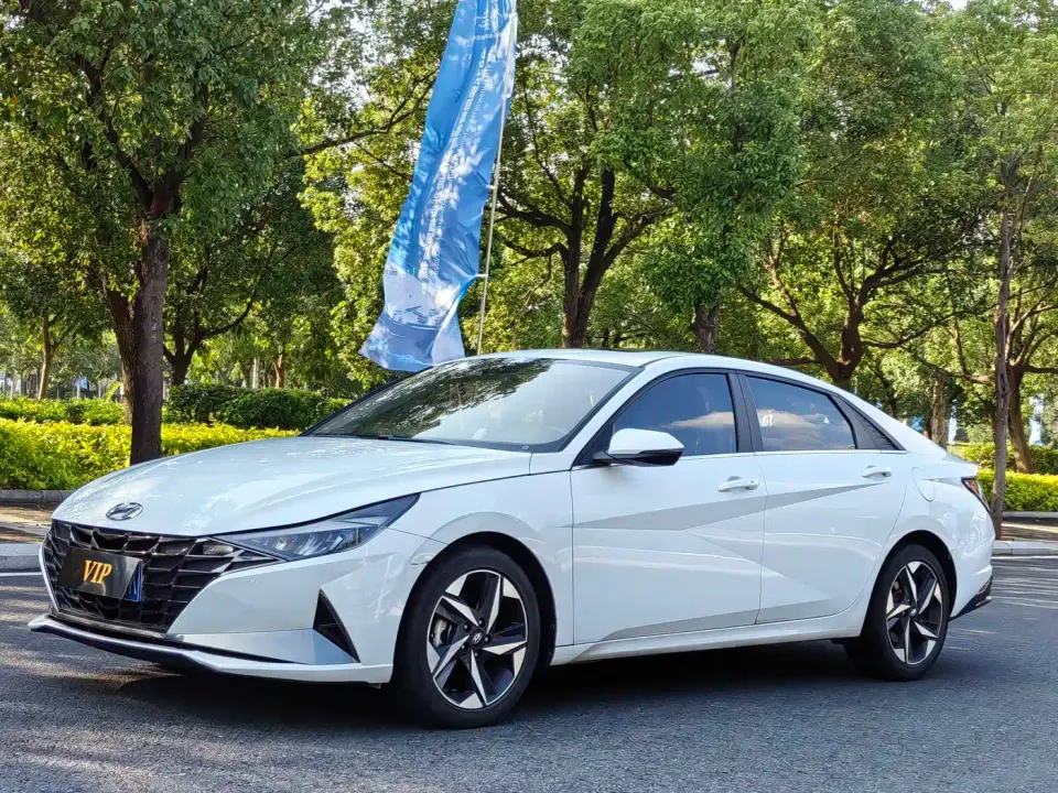Hyundai Elantra 1.5L CVT LUX Premium Edition 2023