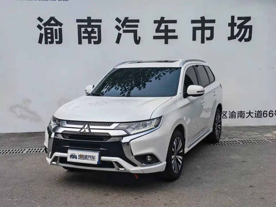 Mitsubishi Outlander Facelift 2.0L 2WD Premium Edition 5-Seater 2023