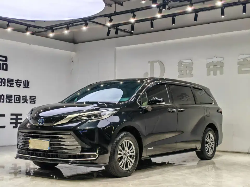 Toyota Sienna 2.5L Hybrid Luxury Edition 2023