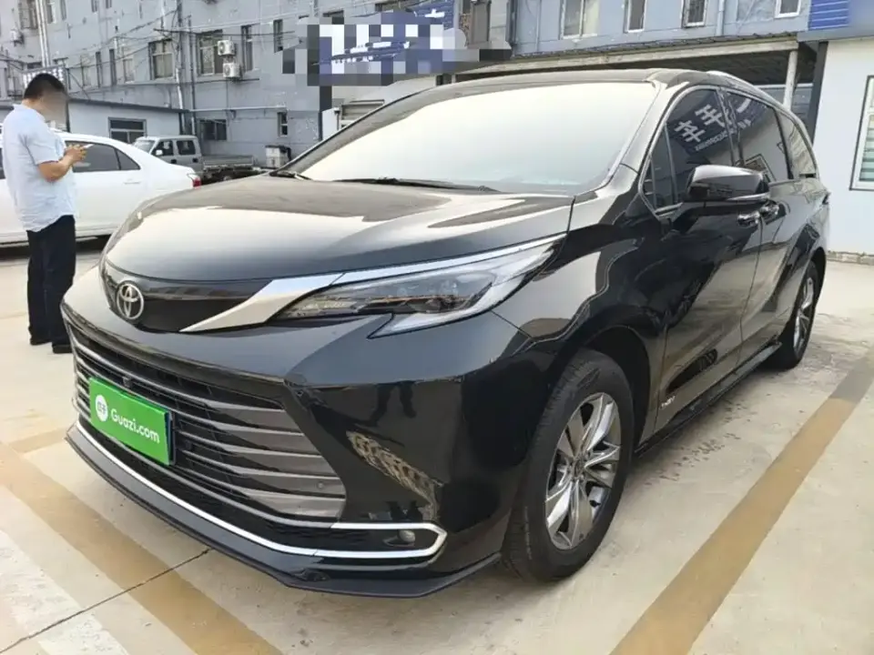 Toyota Sienna 2.5L Hybrid 4WD Premium Edition 2024