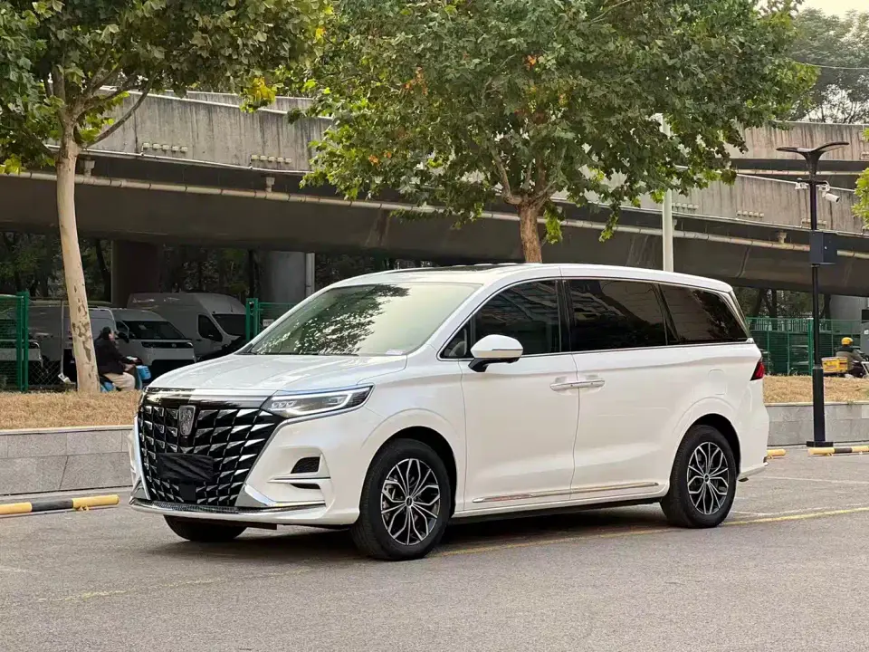 Roewe iMAX8 EV 1.5T DMH Land Luxury Edition 2025