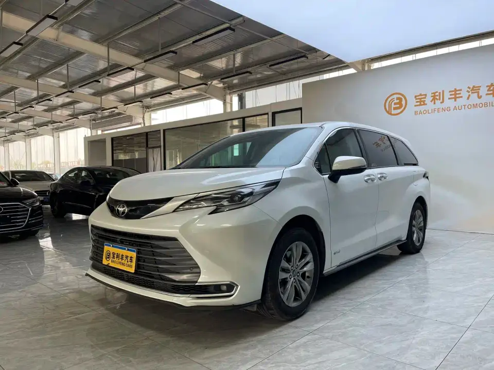 Toyota Sienna 2.5L Hybrid 4WD Premium Edition 2024