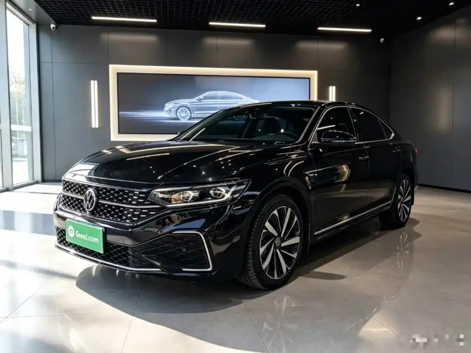 Volkswagen Passat 330TSI Starlight Luxury Edition 2022