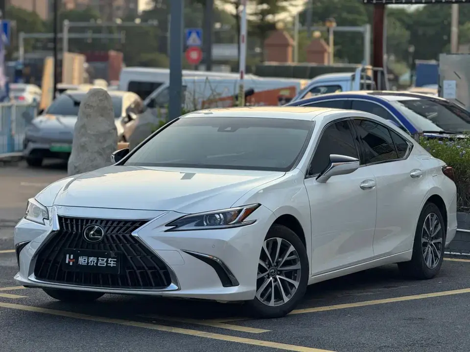 Lexus ES 200 Excellence Edition 2023