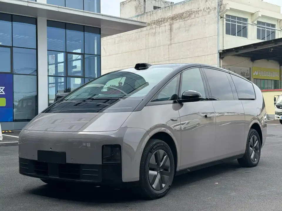 Li Auto MEGA Ultra 2025