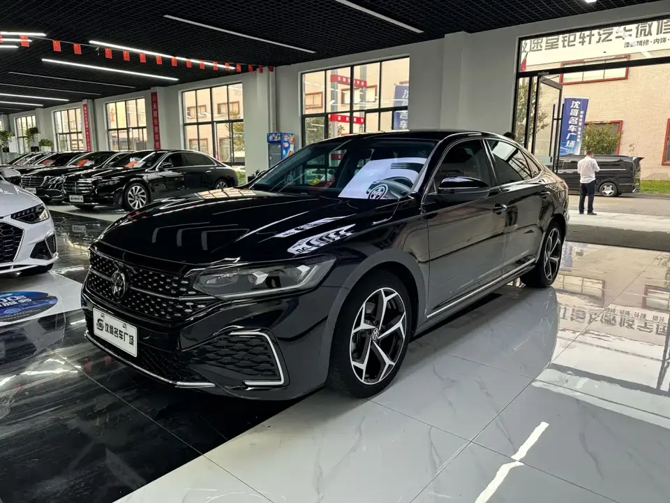 Volkswagen Passat 330TSI Starlight Elite Edition 2023