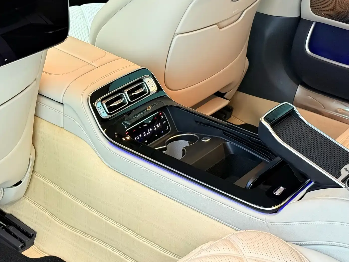 Mercedes-Benz Maybach S-Class S 480 4MATIC 2024 — фото 12