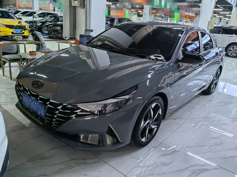 Hyundai Elantra 1.5L CVT LUX Premium Edition 2022