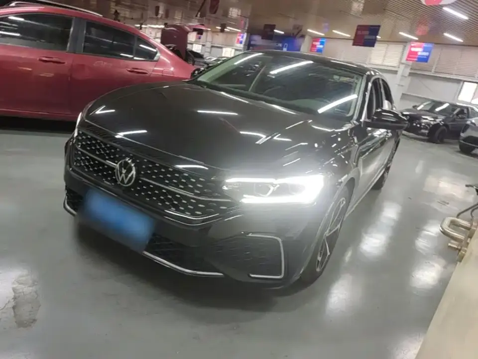 Volkswagen Passat 380TSI Starlight Dragon Glory Edition 2024