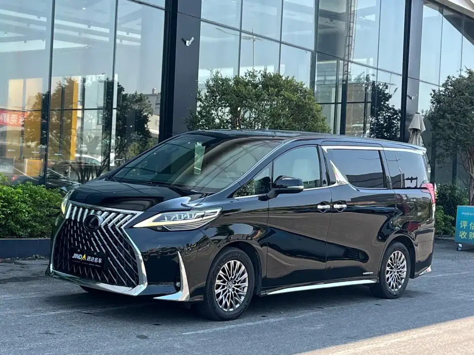 Lexus LM 300h Seven-Seater Elegance Edition 2021