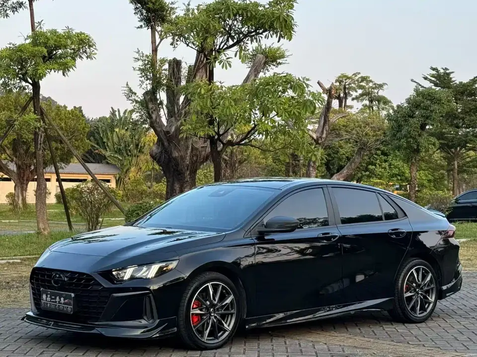 GAC Trumpchi Emkoo Shadow Leopard H High-Efficiency Hybrid 2023