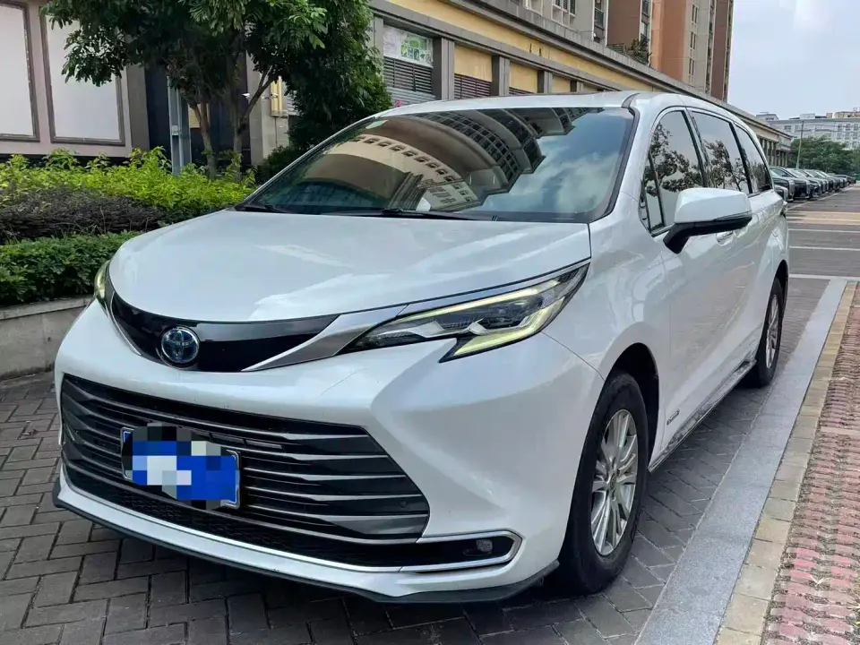 Toyota Sienna 2.5L Hybrid Premium Edition 2022