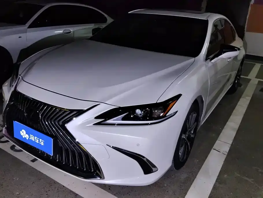 Lexus ES 300h Excellence Edition China VI 2019