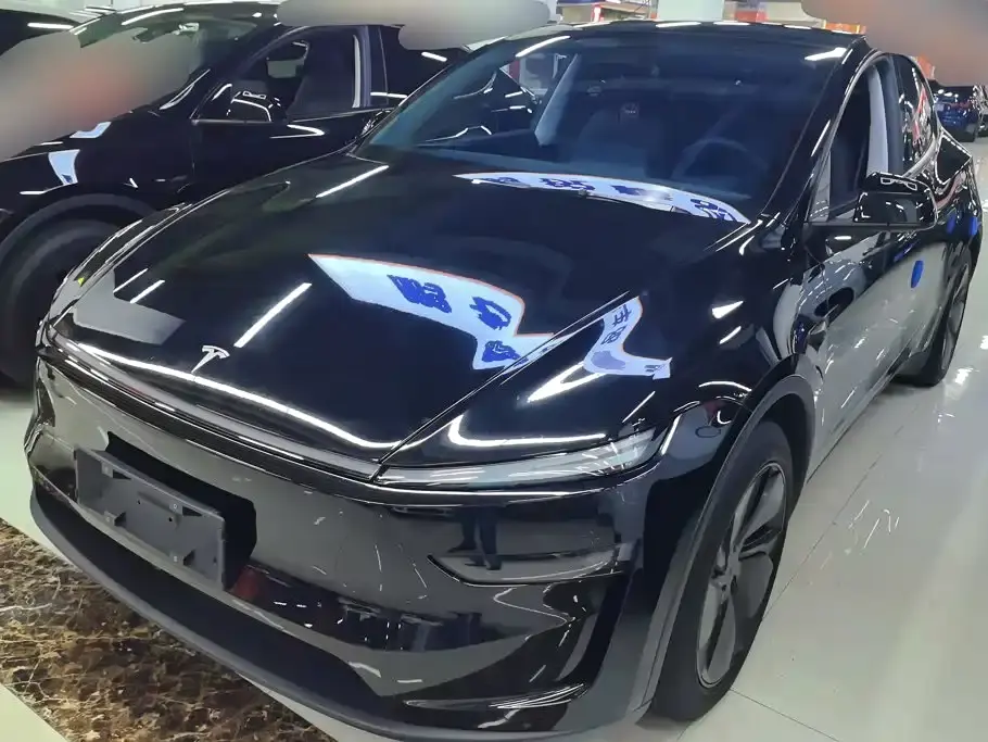 Tesla Model Y Model Rear-Wheel Drive Launch Edition 2025