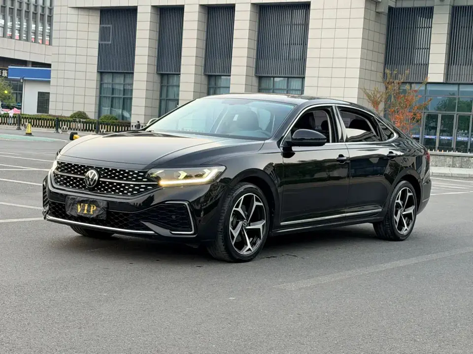 Volkswagen Passat 330TSI Starlight Elite Edition 2023
