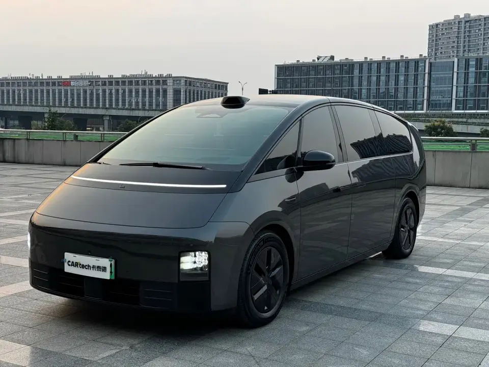 Li Auto MEGA Ultra 2025