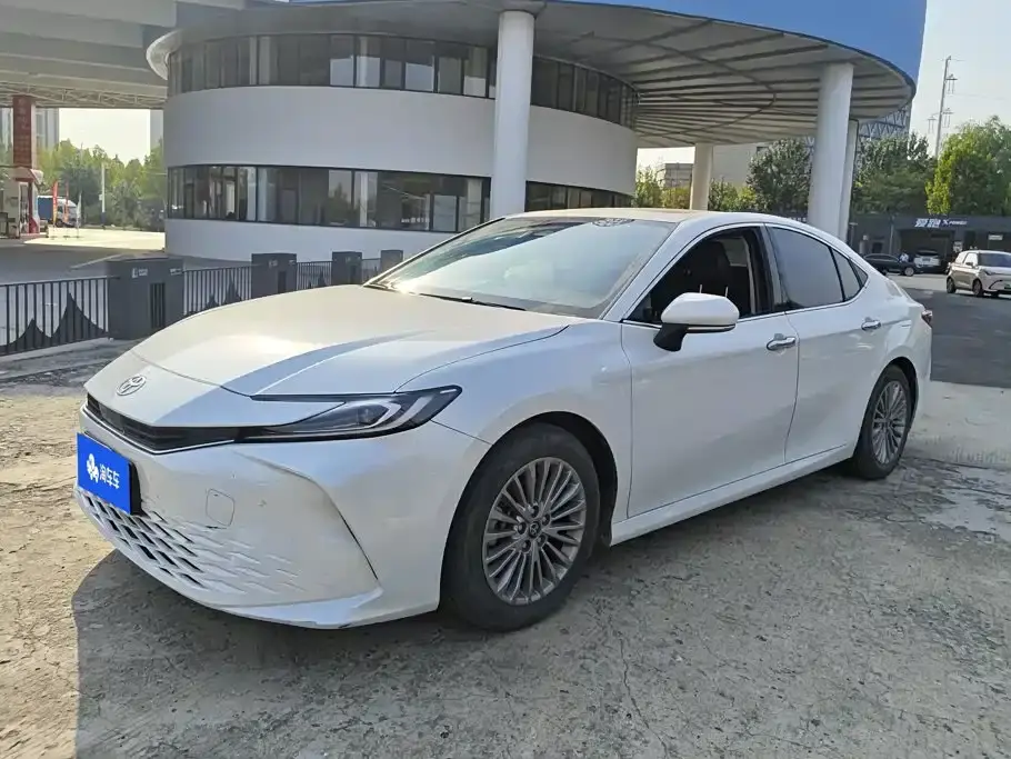 Toyota Camry 2.0GVP Luxury Edition 2024