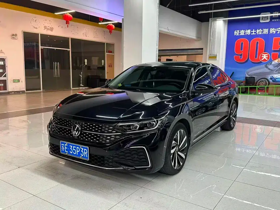Volkswagen Passat 330TSI Starlight Luxury Edition 2022