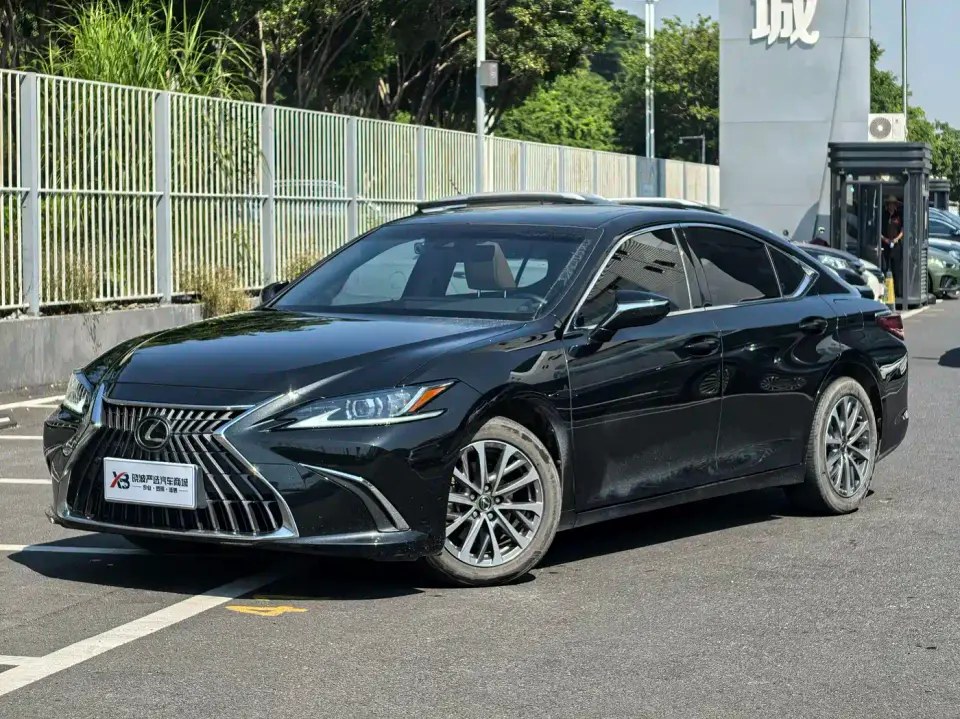 Lexus ES 300h Excellence Edition 2022