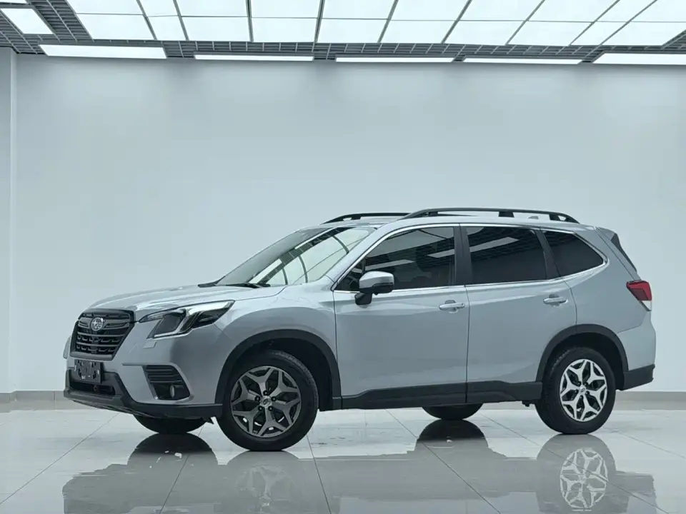 Subaru Forester 2.0i Luxury Edition with EyeSight 2022