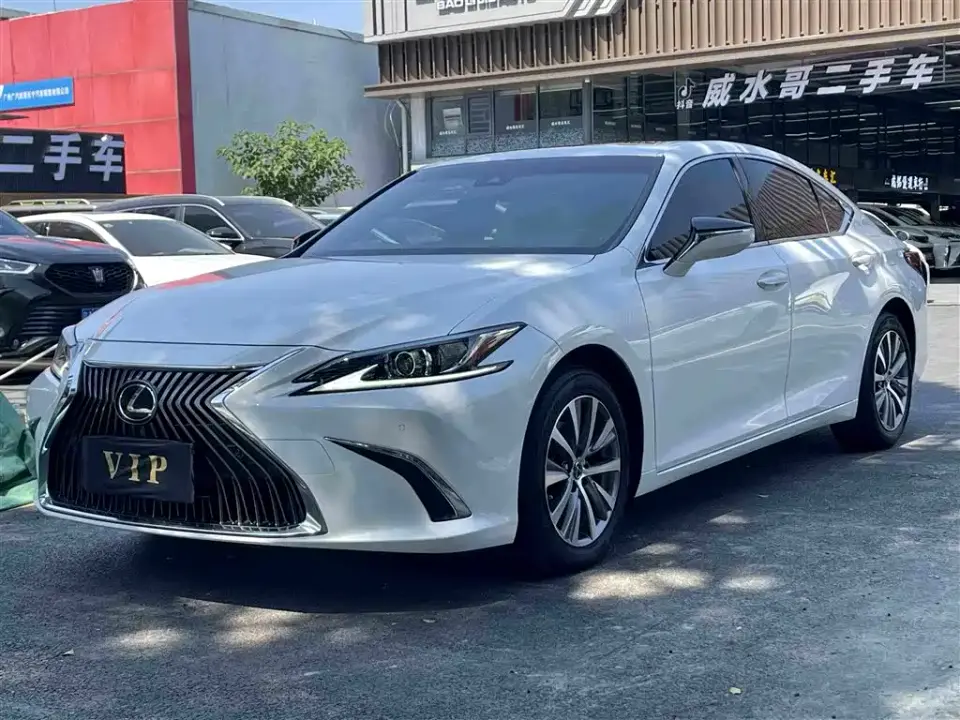 Lexus ES 200 Excellence 2021